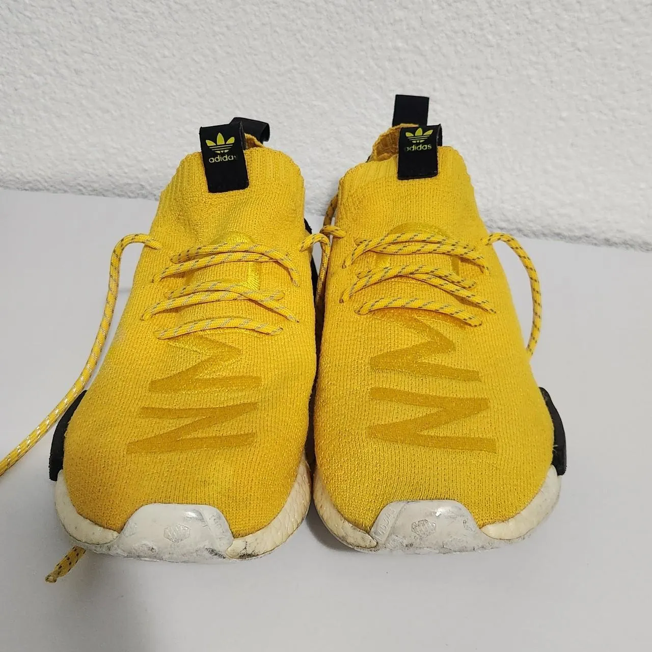 Adidas Men's Black and Yellow Trainers