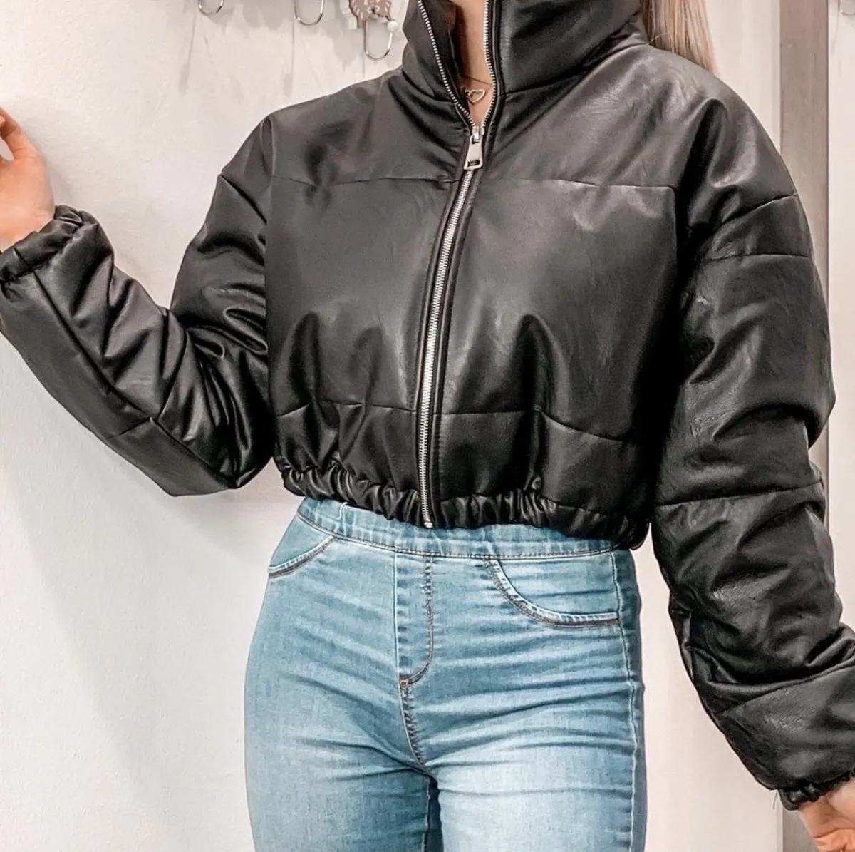 Bomber nero in similpelle