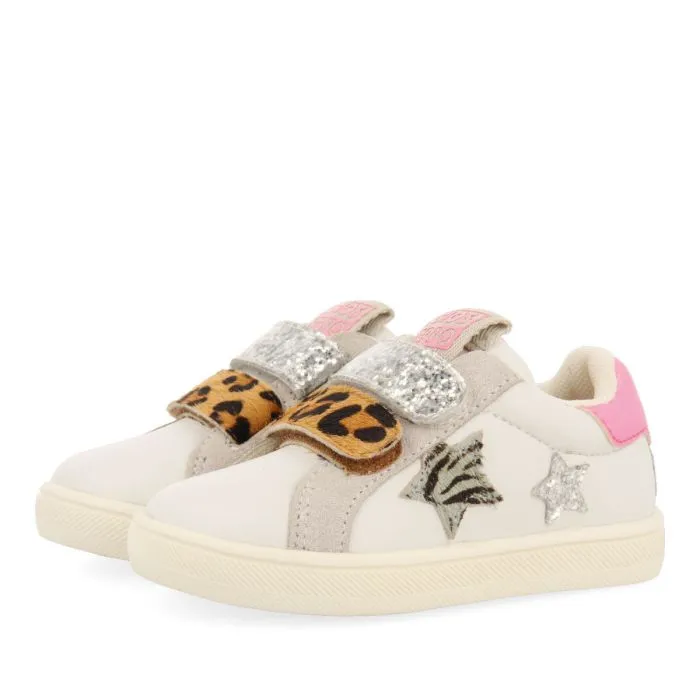 Brasles babies white sneakers with glittery details and animalrint