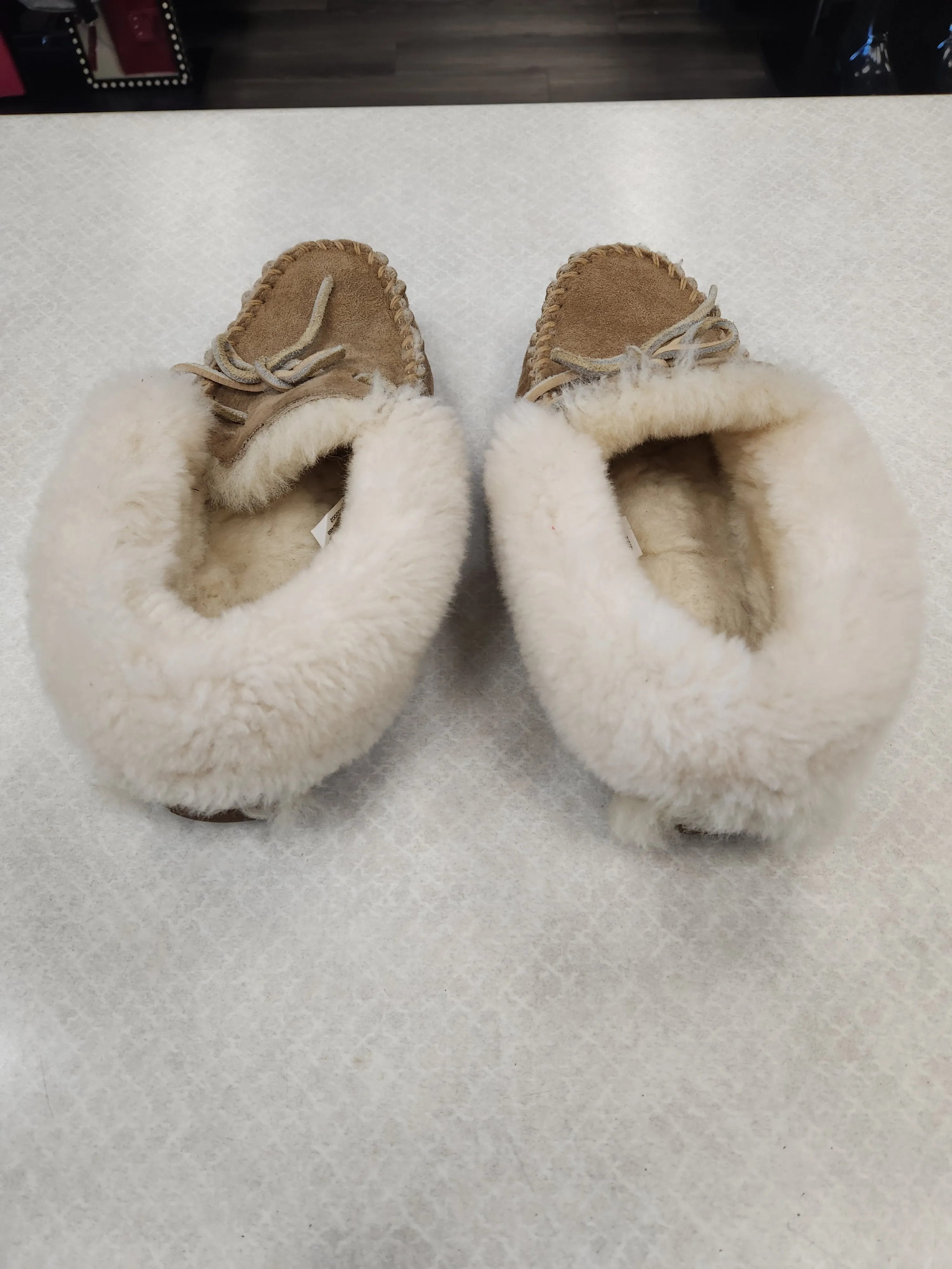 Slippers By L.l. Bean  Size: 6