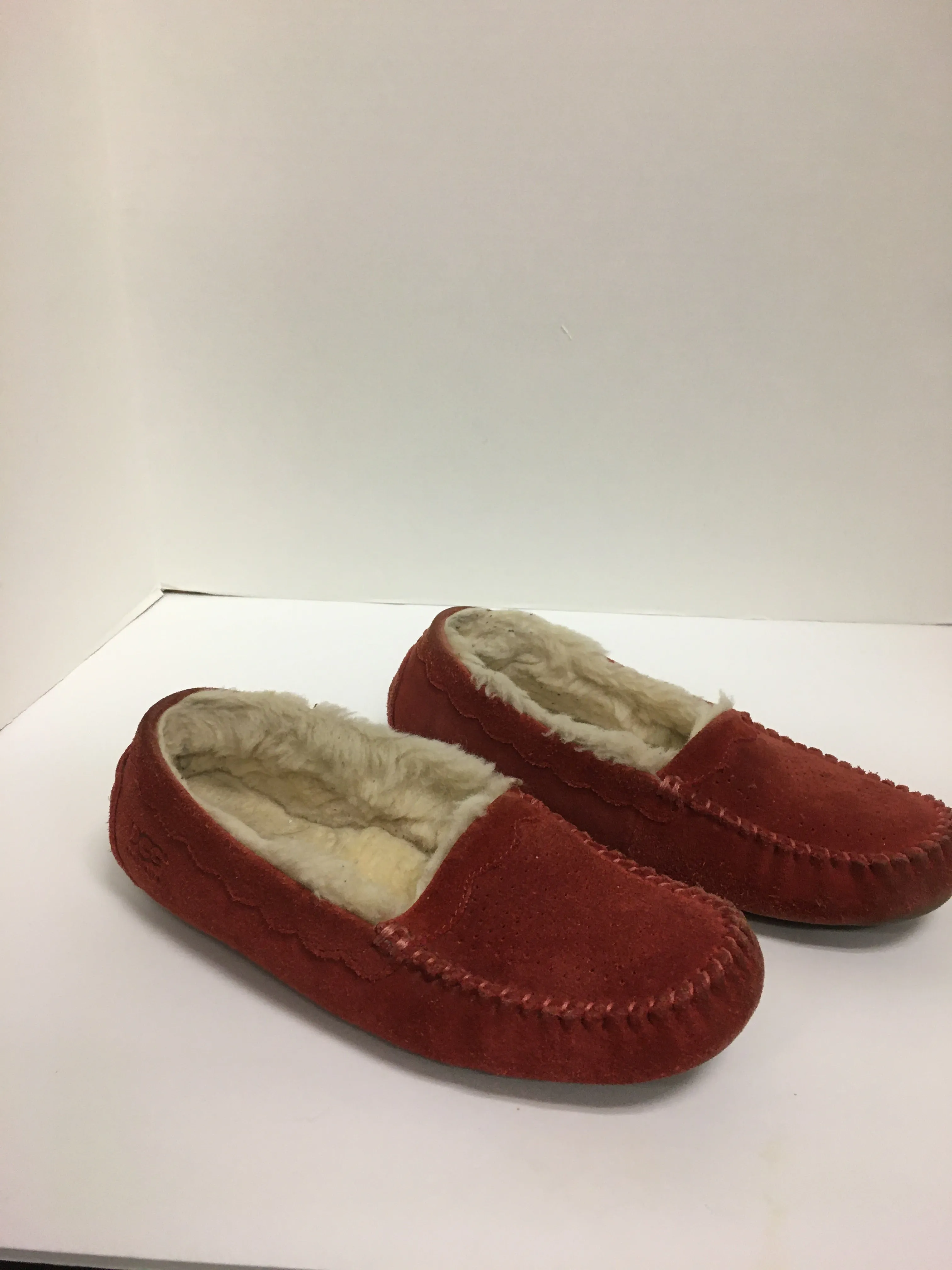 Slippers By Ugg  Size: 7